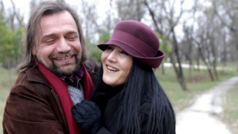 Dikur i ankohej për të dashurat, sot Alfredi dhe Violeta Trebicka gëzojnë 23 vite kurorë! (Video)