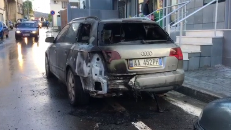 Për herë të dytë shkrumbohet “Audi A4” përpara Bashkisë së Vlorës