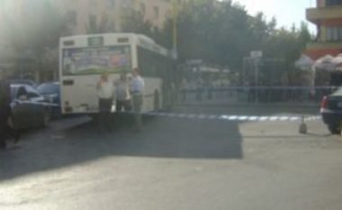 Autobusi përplas për vdekje një grua në Tiranë