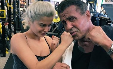 Bebe Rexha sërish takohet me Sylvester Stallonen, tregon se si e shpëtoi aktori nga depresioni (Video)