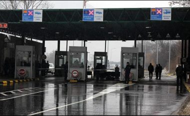 Ndalesë për hyrje të automjeteve transportues në Greqi për shkak të motit të ligë