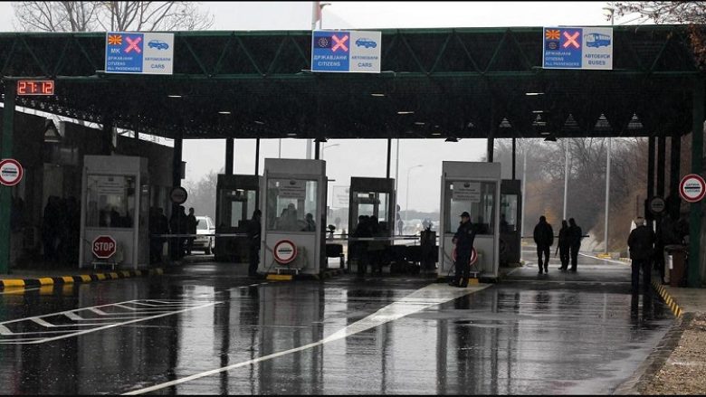 Ndalesë për hyrje të automjeteve transportues në Greqi për shkak të motit të ligë
