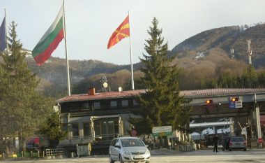 Në Deve Bair pritet deri në një orë për hyrje në Bullgari