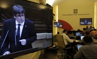 Katalunia suspendon shpalljen e Pavarësisë