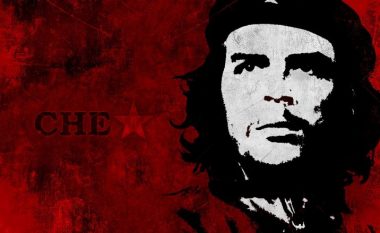 Kokën lart, i shikoi në sy dhe u kërkoi vetëm një duhan – fjalët e fundit të Che Guevaras: “Qëllo frikacak, do të vrasësh vetëm një njeri”! (Foto)
