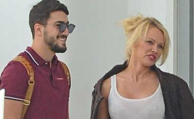 Pamela Anderson do të vijë në Shqipëri, miliarderi shqiptar tregon detajet (Foto)