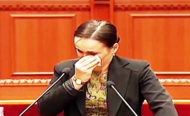 “Përloti” Kuvendin me fjalimin e saj, zbulohet sa vota mori ajo kur kandidoi për deputete (Video)