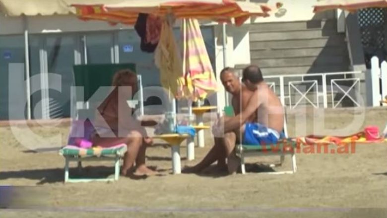Plazh edhe në tetor në Durrës (Video)