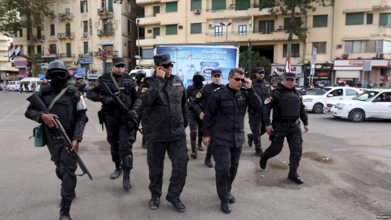 Në përleshje me militantët vriten 52 policë egjiptian