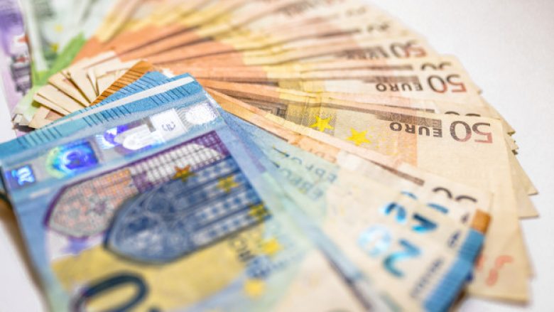 Qytetarët e Kosovës me vlerë rekorde të depozitave në bankat komerciale