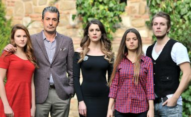Shqiptarët e dhënë pas telenovelave turke dhe të bëmat e tyre (Foto)