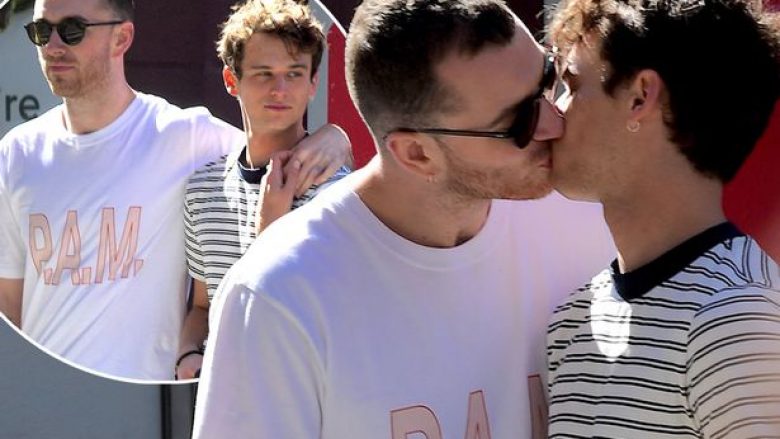 Sam Smith fotografohet duke u puthur me të dashurin në New York (Foto)