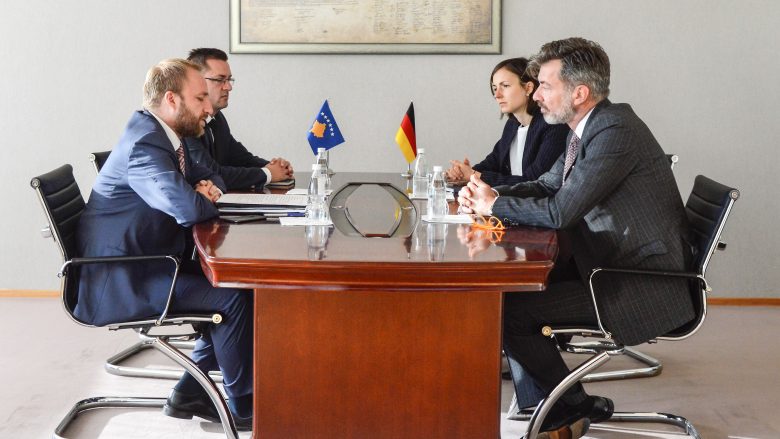 Tahiri dhe ambasadori gjerman diskutojnë për sistemin e drejtësisë në Kosovë