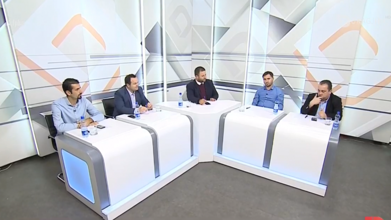 Në “Debat-D Plus” po diskutohet për garën në Pejë dhe Obiliq, si dhe Gjykatën Speciale (Video)