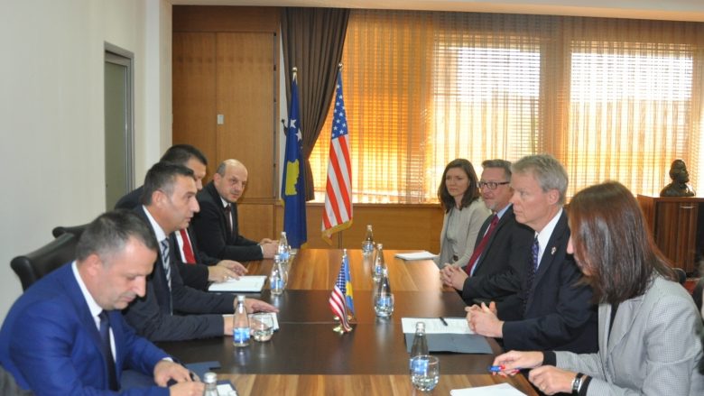 SHBA-të do të vazhdojnë ta mbështesin arsimin në Kosovë