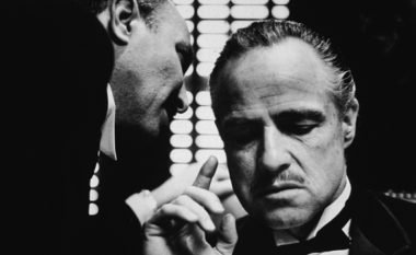 Mafia diktoi realizimin e “The Godfather”, por edhe ata filluan të përdornin ritualet nga filmi në jetën reale