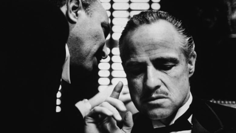 Mafia diktoi realizimin e “The Godfather”, por edhe ata filluan të përdornin ritualet nga filmi në jetën reale