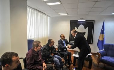 Përfaqësuesit e “Hendikosit” i kërkojnë Hardinajt zbatimin e Ligjit për Paraplegjikët