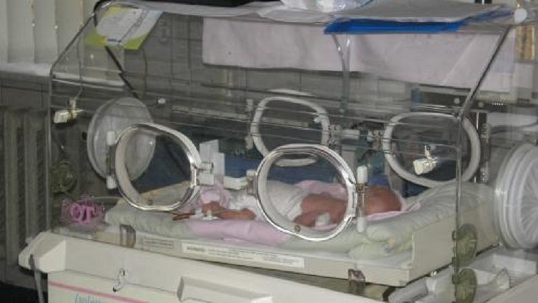 Në Shkup ndodhi mrekulli, mbijetoi bebja e lindur në javën e 23-të