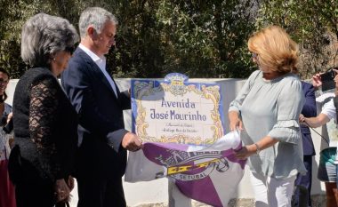 Mourinho nderohet në vendlindje, zbulon edhe nofkën që e ka në Portugali (Foto)