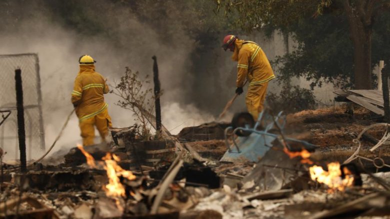 Deri tani 35 të vdekur dhe mbi 5 mijë shtëpi të djegura nga zjarret në Kaliforni