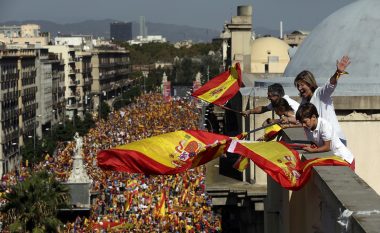 Mijëra demonstrues në Barcelonë, në mbështetje të Spanjës së bashkuar