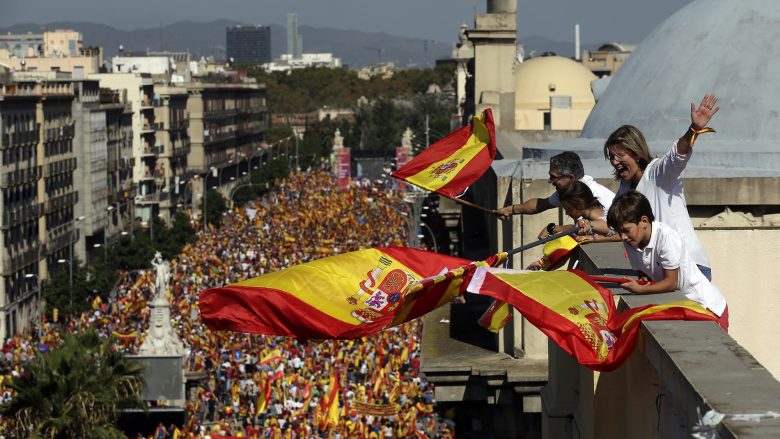 Mijëra demonstrues në Barcelonë, në mbështetje të Spanjës së bashkuar