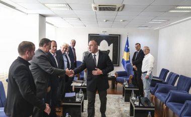 Haradinaj takoi përfaqësuesit e Shoqërive Aksionare të dala nga KEK-u