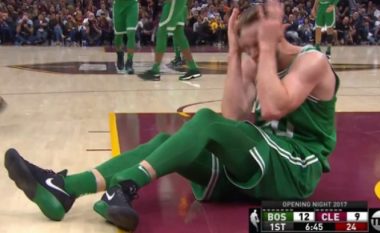 Basketbollisti thyen këmbën gjatë ndeshjes së NBA-s (Video)