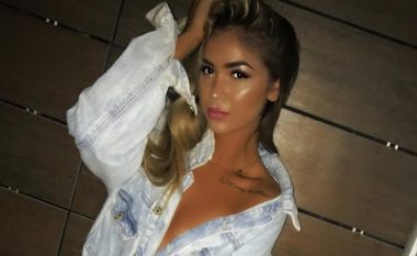 Arta Nitaj vjen sensuale në imazhin e fundit, mbuluar vetëm me peshqir (Foto)