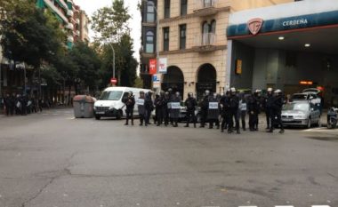 Policia spanjolle konfiskon kutitë e votimit në Barcelonë