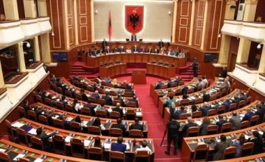 Kuvendi i Shqipërisë pritet të miratoi rezolutë për Ukrainën, opozita kërkon daljen nga nisma “Ballkani i Hapur”