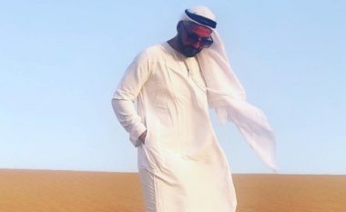 Labi vishet si 'sheik' në Dubai (Foto)