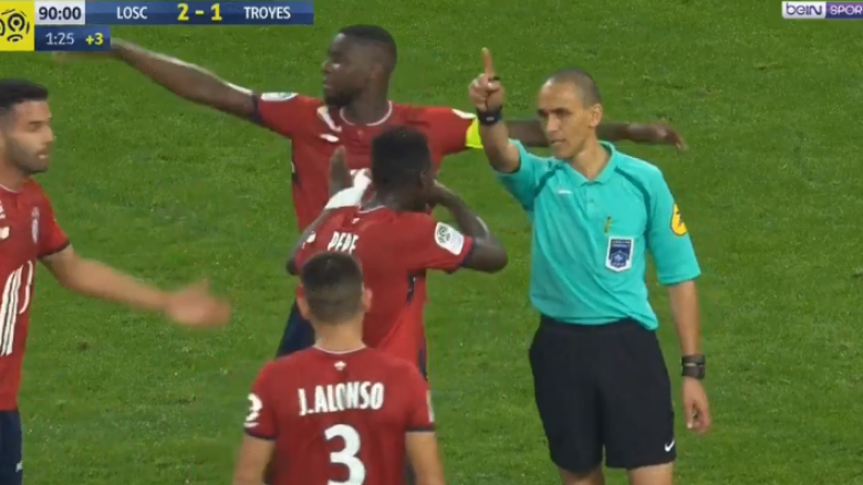 Gjyqtari kryesor bën gafën e vitit në Ligue 1, ndëshkon gabimisht me të kuq lojtarin e Lille (Foto/Video)