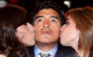 Maradona i hedh në gjyq dy vajzat e tij