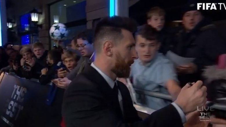 Messi arrin në ceremoninë e ndarjes së çmimeve, tifozët çmenden pas tij (Foto)