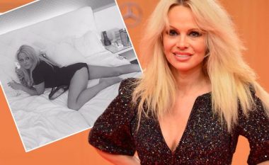 Pamela Anderson po vazhdon të publikojë imazhe lakuriq (Foto, +18)