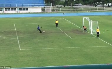 Portieri mendoi se penalltia ishte e humbur: Pamje që tregojnë se në futboll nuk duhet festuar para kohe (Video)