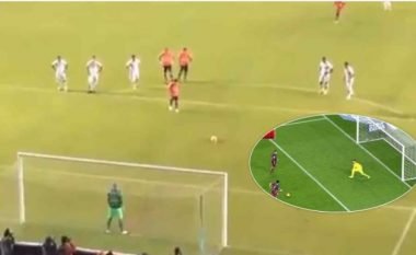 Imitues të Messit dhe Suarezit, penallti me pasim dhe gol (Video)