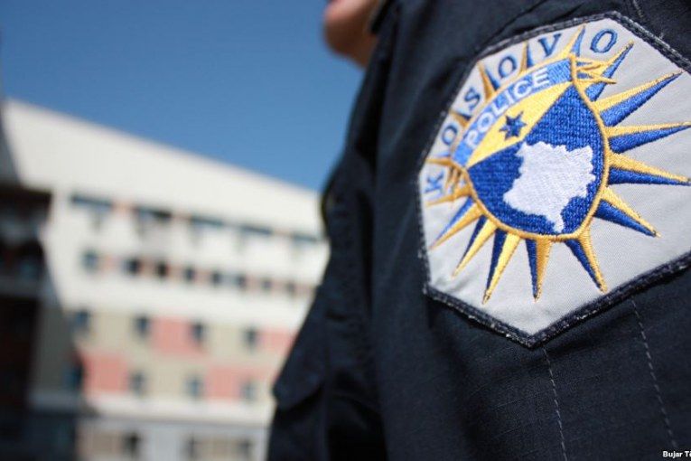 Policia: Janë çaktivizuar dy granata dhe dy detonatorë në autobusin e ndaluar në Jarinje