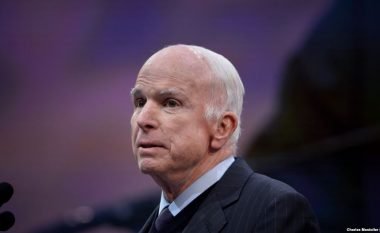 McCain bllokon kandidatët e Departamentit të Mbrojtjes të nominuar nga Trump