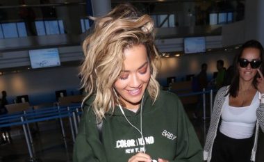 Rita Ora tregon arsyen se përse nuk u lejua të hyjë në restorantin e kuzhinierit të famshëm, Gordon Ramsay (Video)