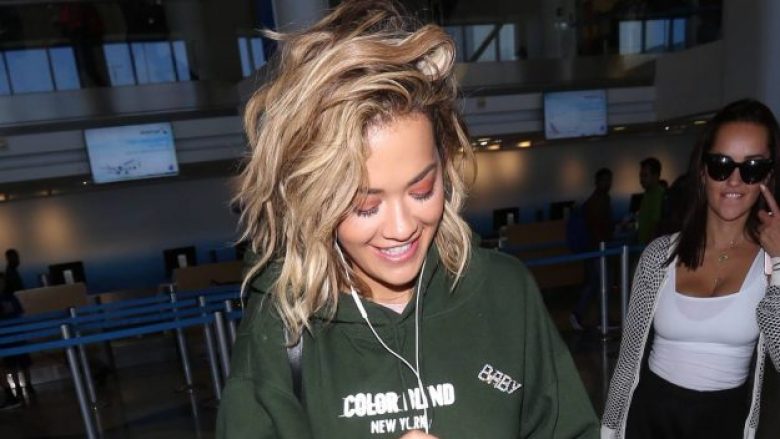 Rita Ora tregon arsyen se përse nuk u lejua të hyjë në restorantin e kuzhinierit të famshëm, Gordon Ramsay (Video)