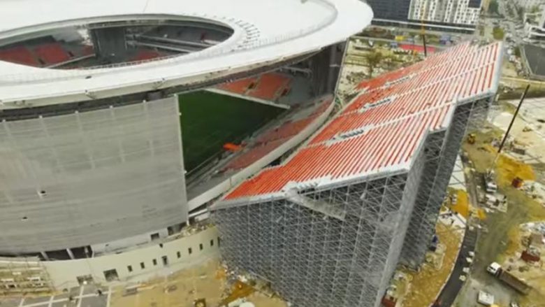 Stadiumi i vogël në Rusi për FIFA-n, rusët gjejnë një zgjidhje si ta rrisin stadiumin përkohësisht (Foto)