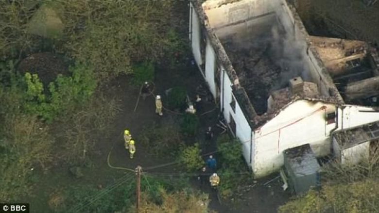 Horror në Uells: Shtëpia përfshihet nga zjarri, babai dhe katër fëmijët e tij gjejnë vdekjen (Foto/Video)