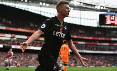 Swansea befason Arsenalin me golin e Clucasit (Video)  