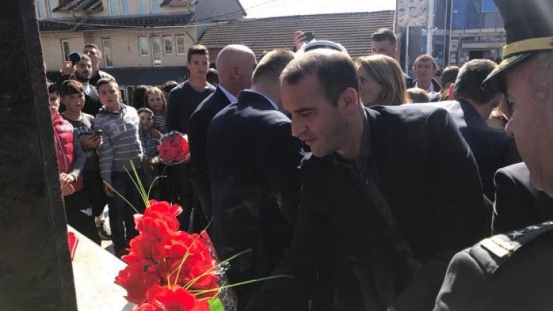 Haradinaj përkujton bashkëluftëtarin dëshmor në ditëlindjen e tij