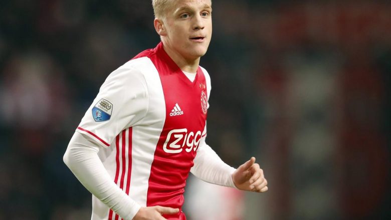 Ajax do ta fusë në lojë në Ligën e Kampionëve mesfushorin Van de Beek, mund të komplikohet kalimi i tij te Real Madridi