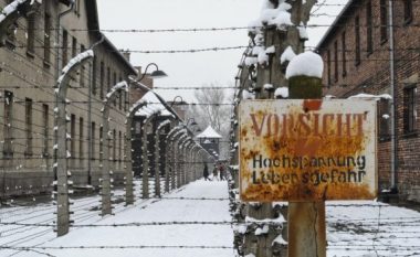 “Nëse ju e lexoni, do të thoshit: Si dikush mund të bëjë këtë gjë!”: Letra e hebreut, e varrosur në Auschwitz – e zbuluar pas 30 vjetësh (Foto)