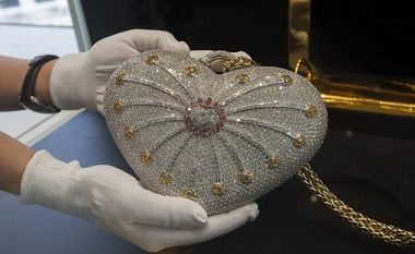Çanta më e shtrenjtë ndonjëherë e punuar me 4,517 diamante (Foto)